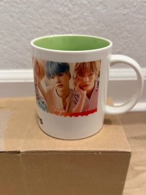 [BTS] ‘DNA’ Ceramic Mug with Green Interior